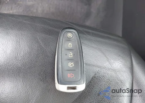 2017 Ford Escape Titanium z USA, uszkodzony, nr VIN 1FMCU9JD7HUB87034